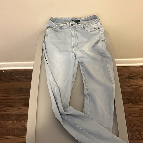 Slim fit light washed Fashion Nova Jeans - Picture 4 of 4
